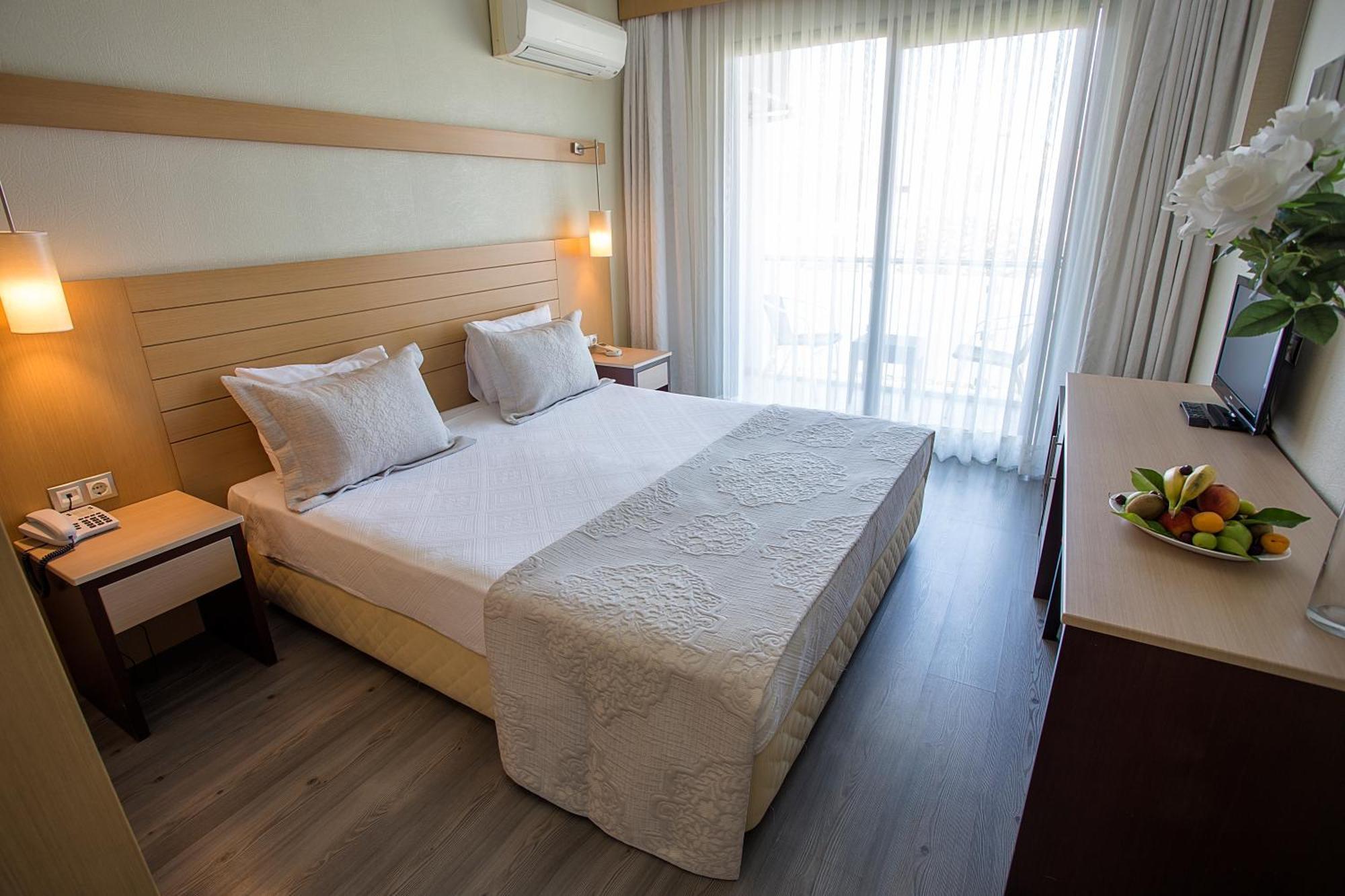 Cilek Marina Otel Çeşme Buitenkant foto